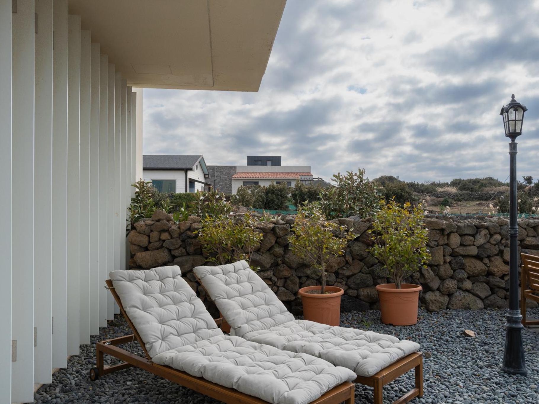 Boutique Pool Villa Namib Jeju Exterior photo